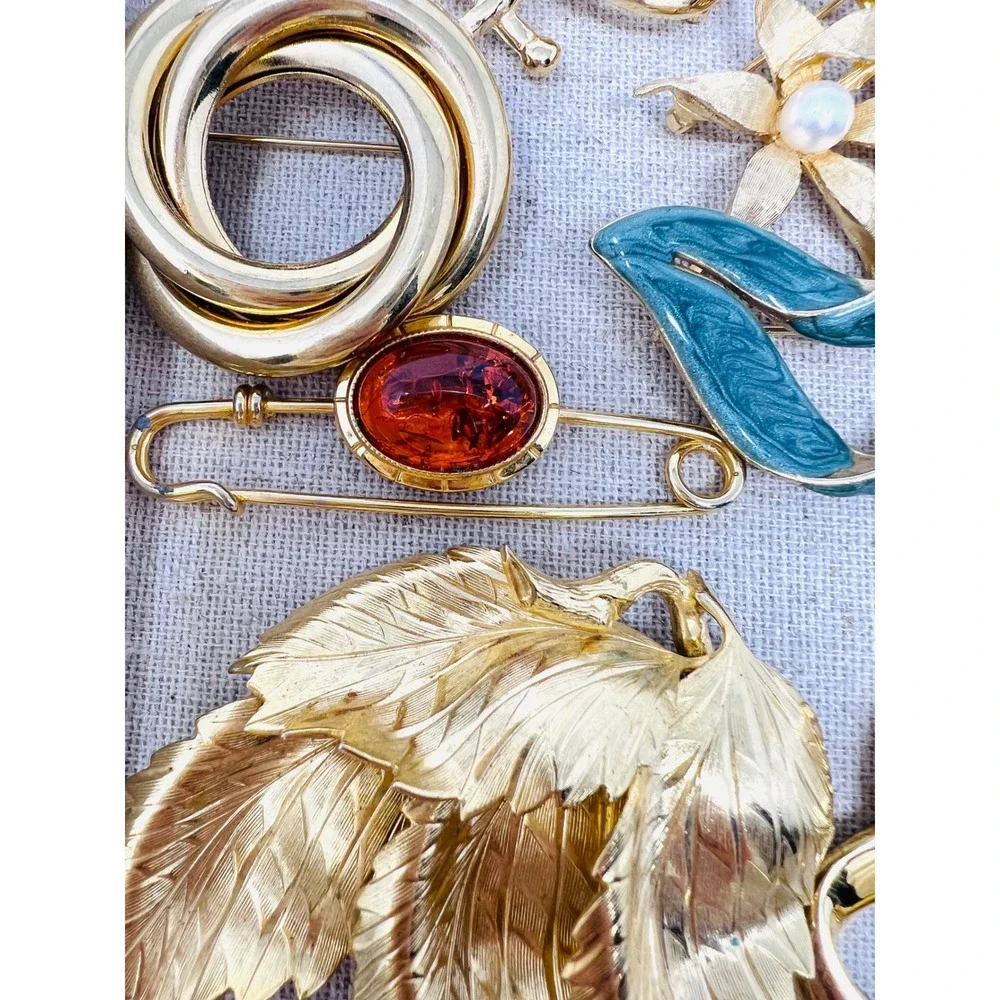 Vintage & Modern Gold & Silver Tone Assorted Rhinestone Floral Brooch lot of 52